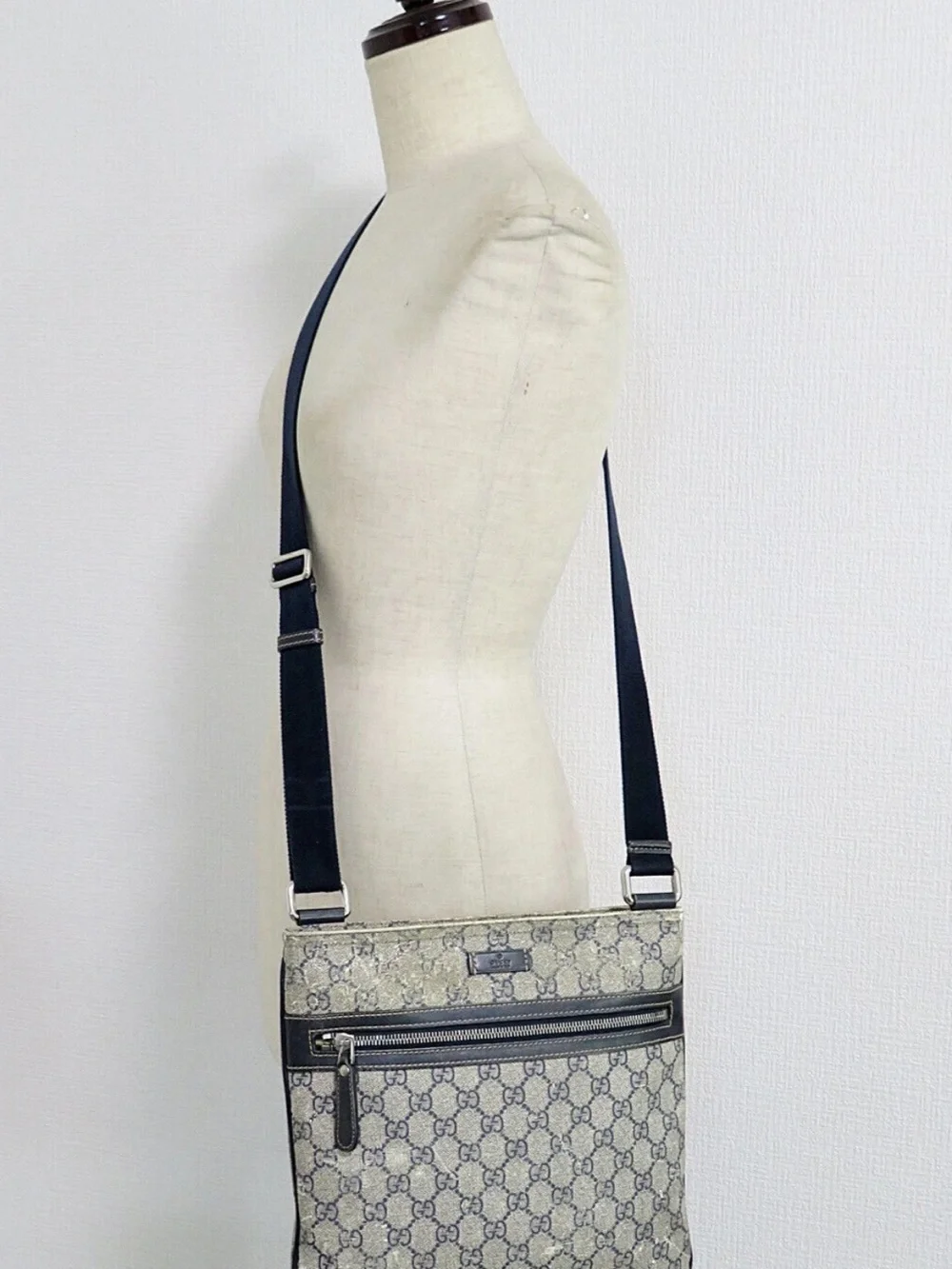 Gucci Beige and Black GG Supreme Messenger Bag